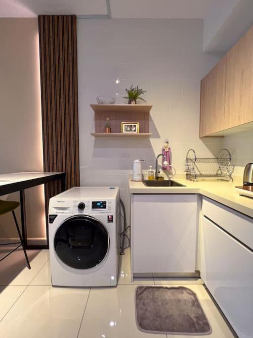 Modern Suites IArte@Mont Kiara I2B1.5B I3 PAX Kuala Lumpur Bagian luar foto